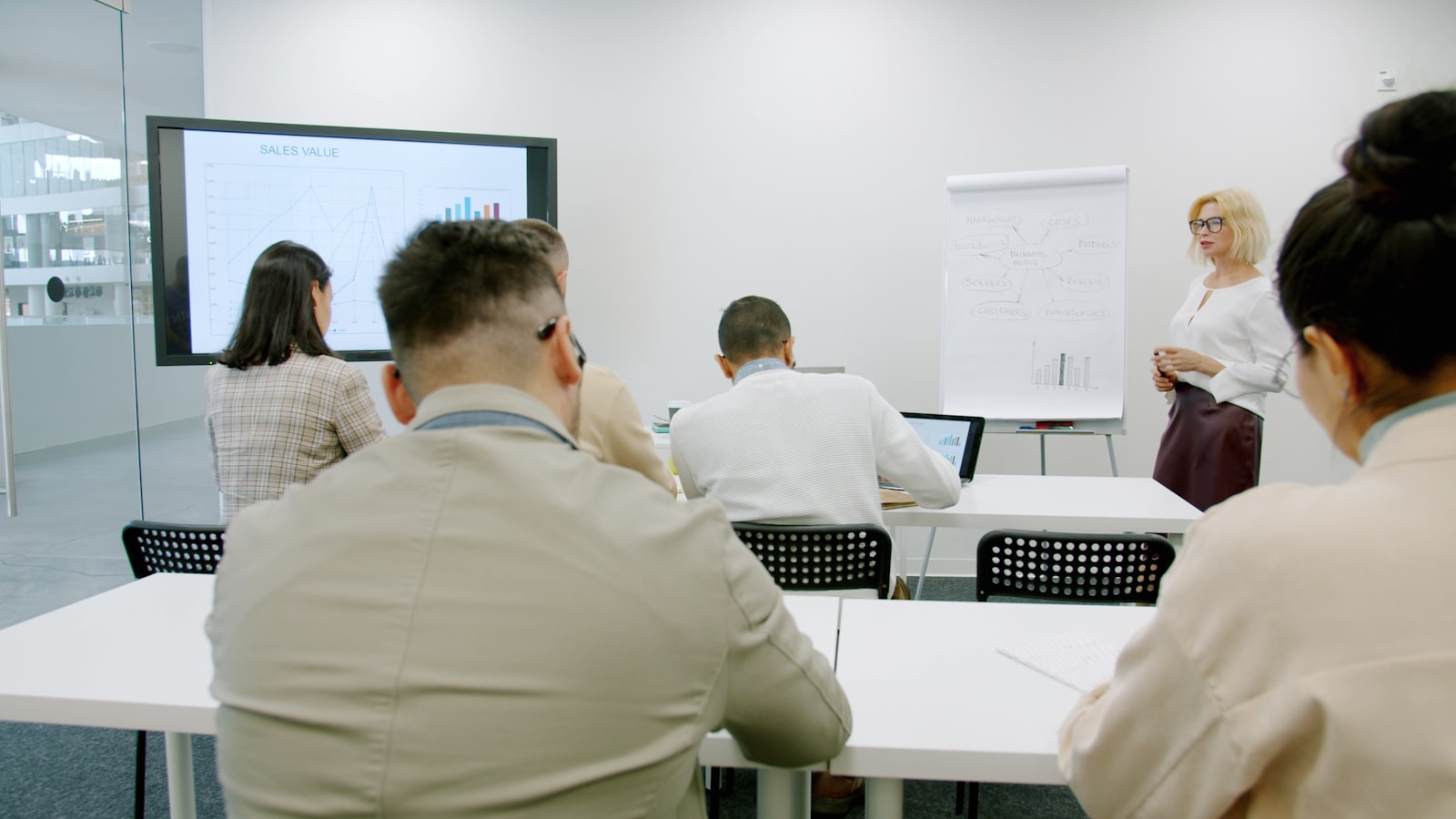 グリーンスキル人材育成・リスキリング —不足職種・育成プログラム・キャリアパス